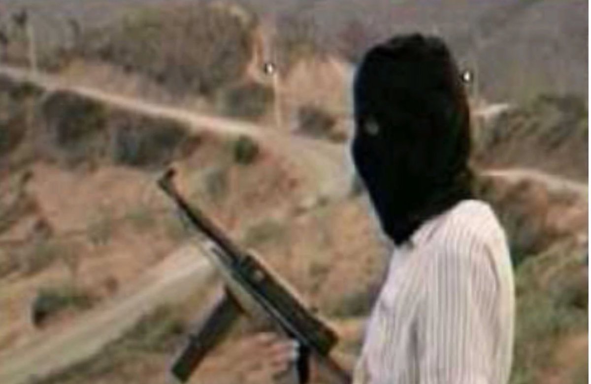 KabyleHistoire's tweet photo. Le saviez vous ❓

En juillet 1994, ce sont les kabyles du village d'Igoudjdal, qui ont été les premiers à prendre les armes contre les terroristes du GIA, ils avaient repoussé, armes à la main, les terroristes du GIA qui voulaient investir leur village. https://t.co/kFnOVhK0hh