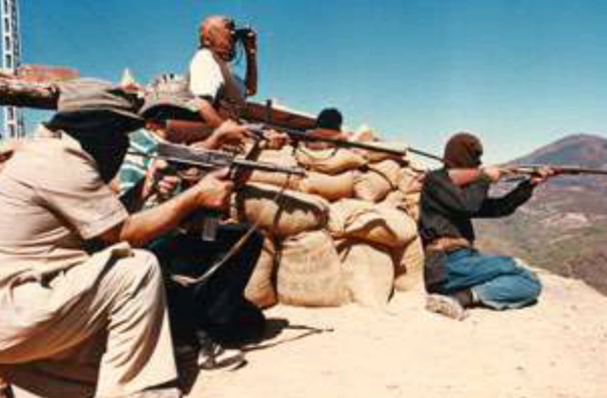 KabyleHistoire's tweet photo. Le saviez vous ❓

En juillet 1994, ce sont les kabyles du village d'Igoudjdal, qui ont été les premiers à prendre les armes contre les terroristes du GIA, ils avaient repoussé, armes à la main, les terroristes du GIA qui voulaient investir leur village. https://t.co/kFnOVhK0hh