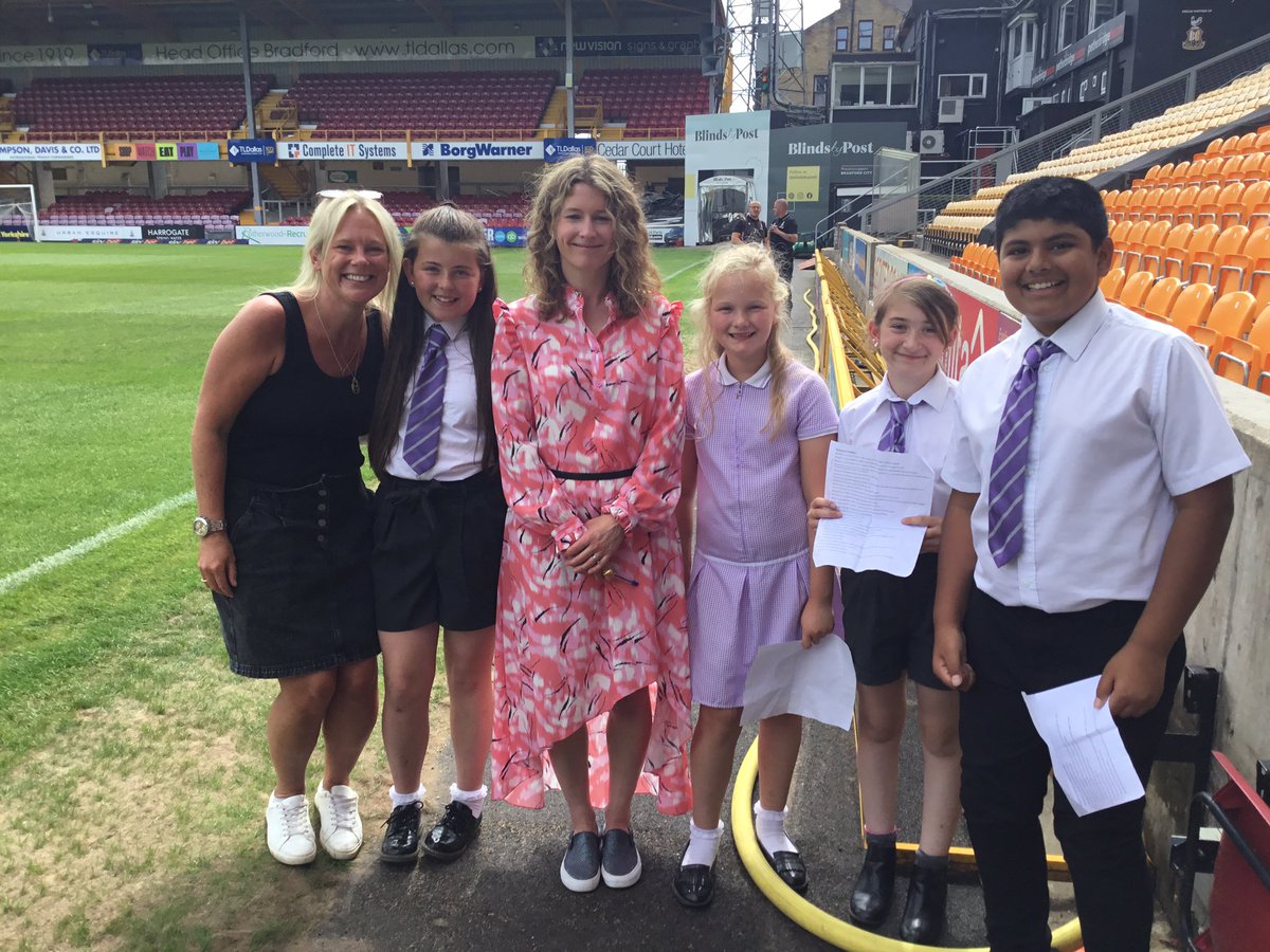 Y6CVPS's tweet photo. What a fantastic day out year 6 have had at the Boy 87 event! The children were super dancers and singers. Big thank you to @kirstybratfud for inspiring our children to write their own poem and perform it to thousands of people in the stadium. Very proud of CVPS! @Boy87Bradford https://t.co/AAoBfWTqsf