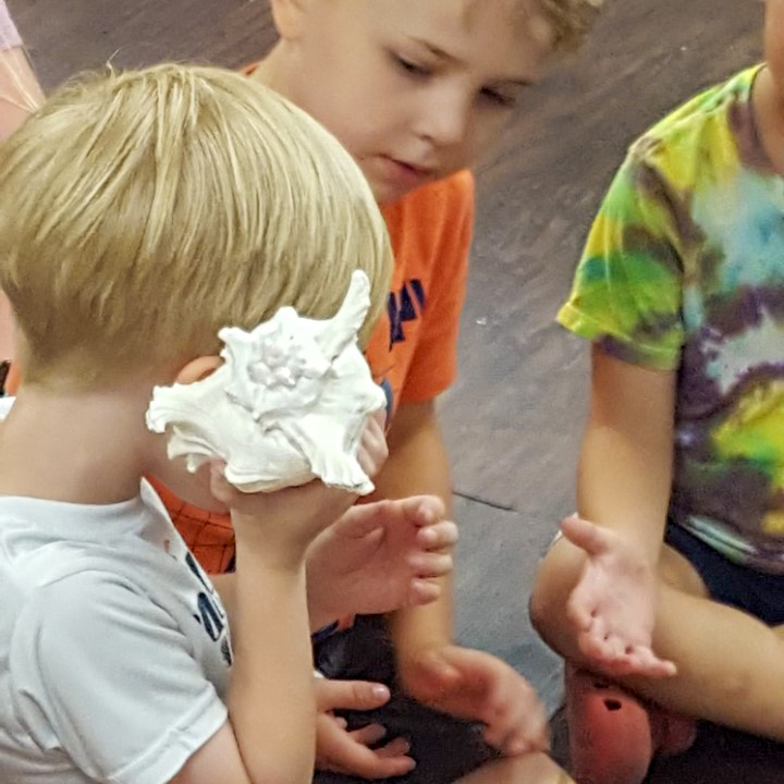 MyJHLS's tweet image. Mrs. Kimberly Smith from Hinds Community College stopped by #RaymondLibrary for a fun and interactive Story Time.

#MyJHLS #OceanOfPossibilities #SummerReading2022