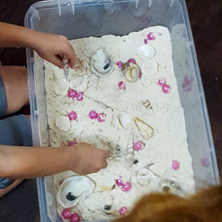 MyJHLS's tweet image. Mrs. Kimberly Smith from Hinds Community College stopped by #RaymondLibrary for a fun and interactive Story Time.

#MyJHLS #OceanOfPossibilities #SummerReading2022