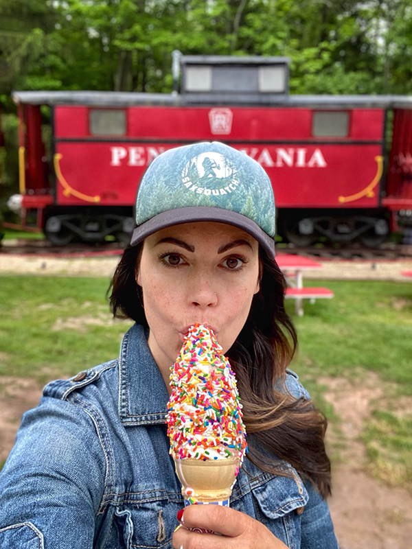 Summer is officially here! ☀️ Get out and enjoy the beautiful weather in Lackawanna County! It's also #NationalSelfieDay, so take some summertime selfies while you're out having fun in the sun! 🤳 bit.ly/Lackawanna-Sum…

#firstdayofsummer #summersolstice #selfieday