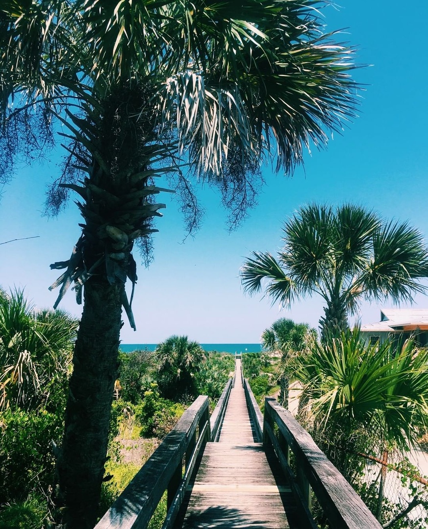 VISITFLORIDA's tweet image. Stepping into the first day of summer like... #LoveFL 

📍: @VSPC - St. Pete Beach