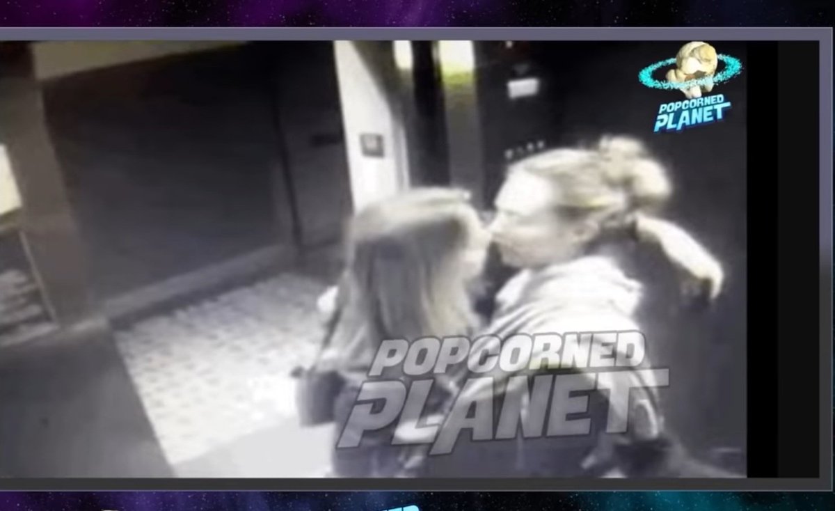 hateechlo's tweet image. The #ISupportAmberHeard stans:
Johnny was jealous which is a typical sign of abuse!
America: No Johnny found out every time he went away Amber snuck randos up like "Cara Delevingne" to have sex in their bed. Amber's a skank, a hussy, an adulter. She never loved Johnny!
Circa 2016