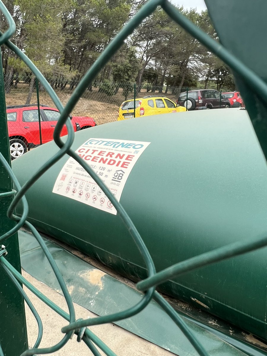 Prefet11's tweet photo. 🛑#lutte contre les incendies🔥
 @Prefet11 CD11 et acteurs concernés pour une approche stratégique coordonnée et valorisation de la lutte contre les #FeuxDeForêt à #Fabrezan et #Ferrals
💦Citerne eau 
🪚Débroussaillement ciblé 
🍇Revalorisation friches agri 
#intercommunalites https://t.co/ukcCAqgBEt