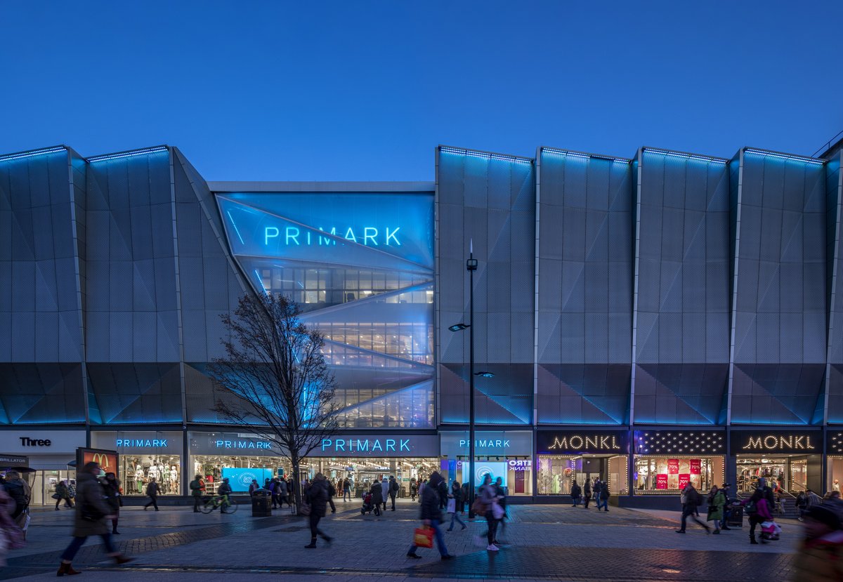 vectorfoiltec's tweet photo. Since its renovation in 2019 the world's largest Primark store welcomes customers with a beautiful double-sided facade with Texlon® ETFE cladding:
https://t.co/58ikIEzZk8
#VectorFoiltec #Texlon #ETFE #retailarchitecture #facade
Photo Credit: © Daniel Shearing and 3DReid https://t.co/bo6q6WqtrW