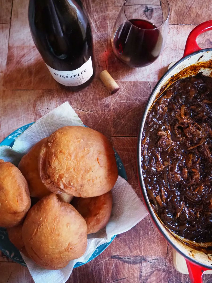 Boozy_Foodie's tweet photo. Karl Tessendorf &amp; Greg Gilowey's new #cookbook, "Pots, Pans &amp; Potjies" is pure inspiration!  We tried the "Pulled Brisket and Onions" with vetkoek.  So good!  (And a sip or two of @esona_thevery1 2014 Shiraz!).  
🔥 and 📸  by #Smulpape 
#SouthAfricanCooking @PenguinBooksSA https://t.co/Vcmbz1kG7A