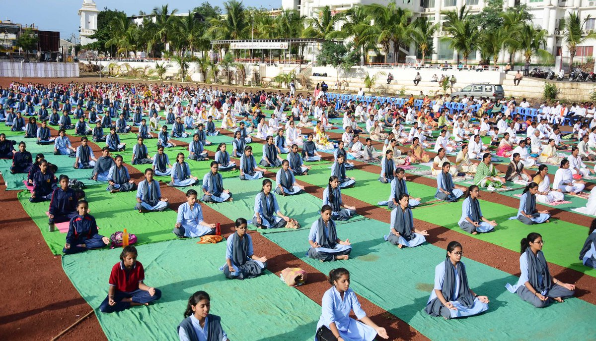 Shashankyoga's tweet photo. International yoga day at SBR college , kalaburgi. 
#YogaDay #yogaday2022 #YogaForHumanity #YogaForWellness #YogaForAll https://t.co/NJedhCrIJD