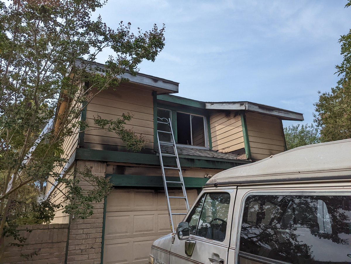 CommunityVFD's tweet image. RESIDENTIAL FIRE - 13627 Sunstream Ct

CVFD is on scene of a residential fire in the Westwind neighborhood. The fire has been extinguished at this time. Harris County Fire Marshal is en route to investigate. Further details pending. #hounews