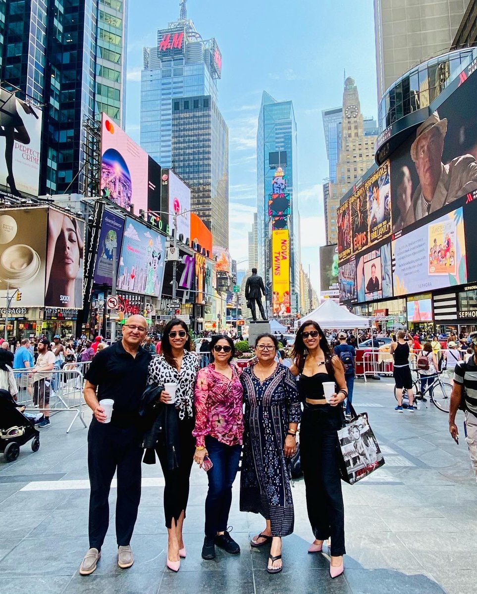NungshiTashi's tweet photo. Pre-birthday lunch @thechatwalny 🥂Thank you Mrs. #Chatwal, aunt Tika and uncle Navin 💓 Also, celebrating our big day with our mom @AnjuThapaMalik in the 🇺🇸 made it all very special. Missed you dad @tzitane1508. #birthdayvibes #magical #familyislove #blessed https://t.co/dVI6Lm5daD