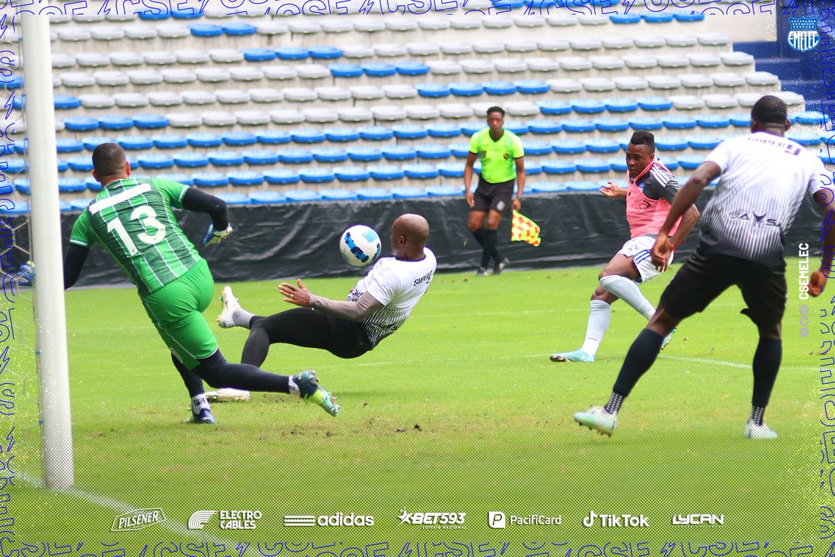 emelecweb's tweet photo. #emelexista 🔚 Segundo tiempo 🆚 #9DeOct

Ingresaron al cambio:

Bone, R. Caicedo, Pittón, Garcés, Gracia, Quiroga, Vera.

El marcador fue 3⃣ ❌ 1⃣, los goles fueron anotados por:

⚽ B. Carabalí
⚽ J. Rodríguez 
⚽ S. Rodríguez 

Marcador final 4⃣ ❌ 1… https://t.co/uxq2TJj8d5