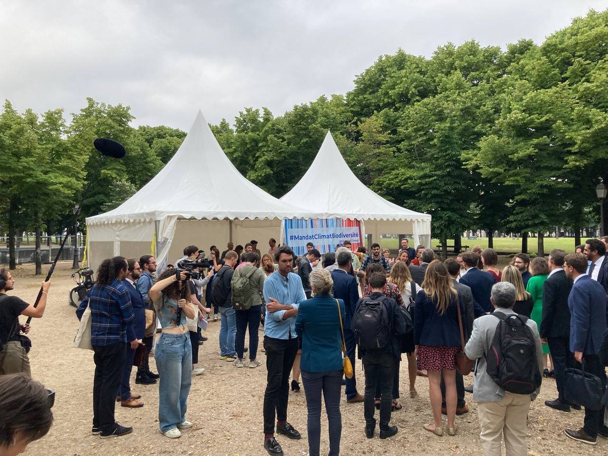 Mandat ClimatBiodiversité (@mandatclimat) on Twitter photo Déjà 58 député-es formé-es, soit 10 % de l'<a href="/AssembleeNat/">Assemblée nationale</a> ! Beaucoup nous annoncent leur présence demain, c'est bien 💪 Les scientifiques seront là demain de 10h à 17h #MandatClimatBiodiversité #Climat #Biodiversité #DirectAN Déjà 58 député-es formé-es, soit 10 % de l'<a href="/AssembleeNat/">Assemblée nationale</a> ! Beaucoup nous annoncent leur présence demain, c'est bien 💪 Les scientifiques seront là demain de 10h à 17h #MandatClimatBiodiversité #Climat #Biodiversité #DirectAN