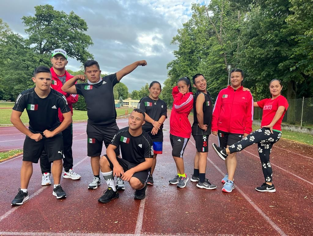 conadeoficial's tweet photo. 𝗜𝗻𝗶𝗰𝗶𝗮𝗻 𝗽𝗮𝗿𝘁𝗶𝗰𝗶𝗽𝗮𝗰𝗶𝗼́𝗻 𝗲𝗻 𝗠𝘂𝗻𝗱𝗶𝗮𝗹🇲🇽 🏃🏻

Una selección de 9️⃣ atletas compite a partir de este martes en el Campeonato Mundial de Síndrome de Down 2022, que se realiza en República Checa 🇨🇿. https://t.co/77Xs7iACDL