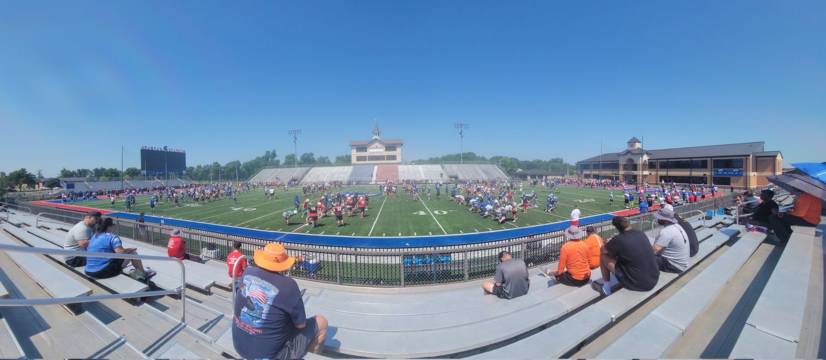 CHSTDClub's tweet photo. @YellowjacketsFB sent 23 of their BIG DAWGs to get better today! #GoldStandard #TrenchWarfare #StartsUpFront https://t.co/814fY9O3Cu