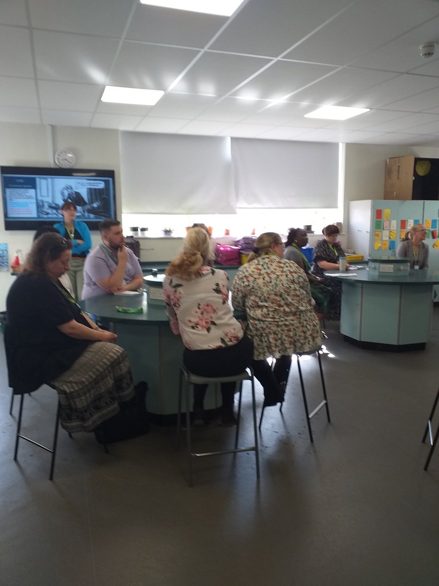 LLinsladet's tweet photo. Bright Spots this morning @linsladeschool on Questioning and Thinking Hard. Thanks Ben @Cedars_Upper @CedarsHistory - fantastic ideas and insight using @WALKTHRUs_5 Thanks for coming over!
#Epiclearners #Epicleaders @ChilternLT https://t.co/U45IAk57op