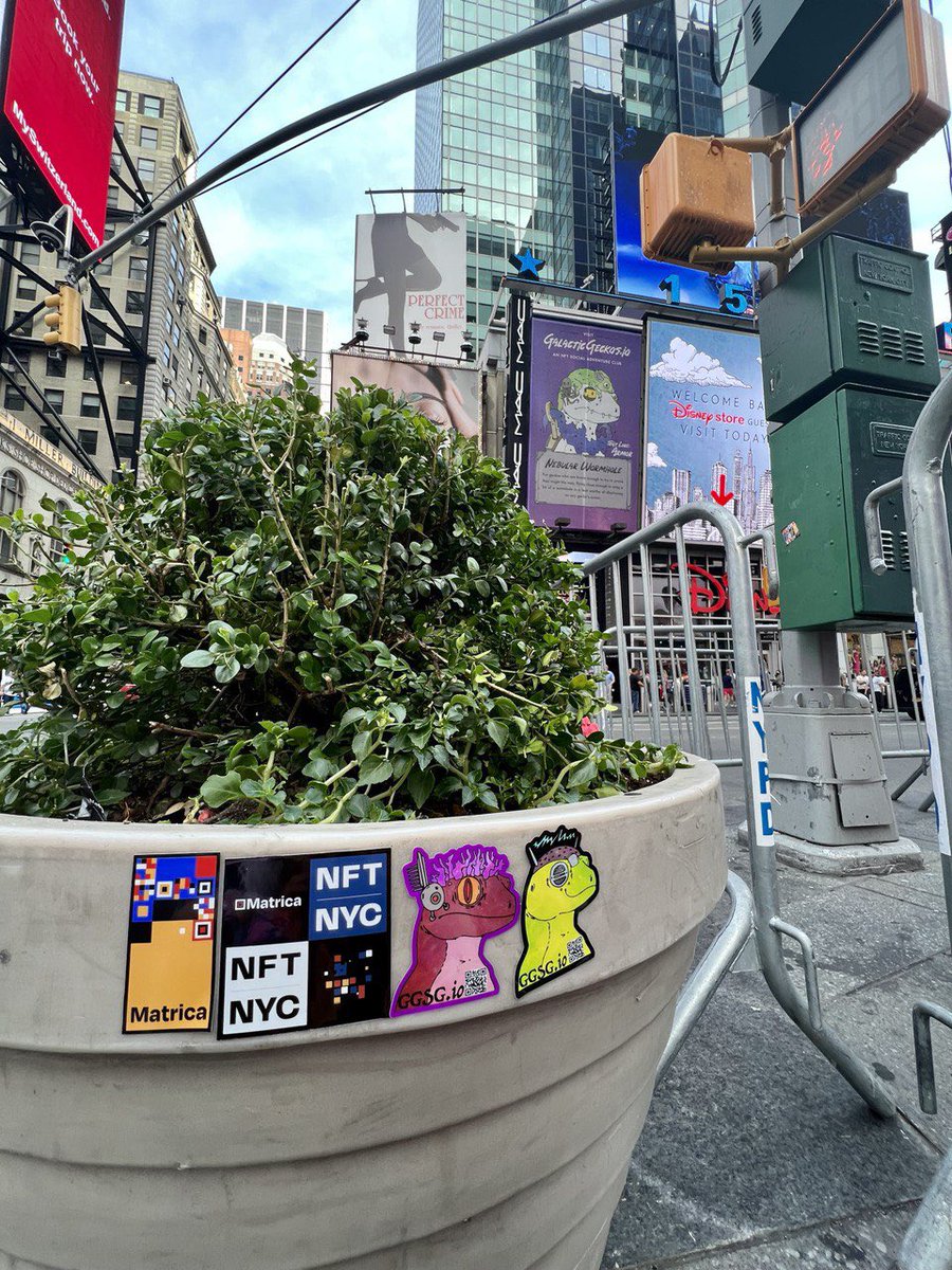 MatricaLabs's tweet photo. Matrica Scavenger Hunt: 4 locations, all walking distance from NFT NYC Events. Find each location and take your own pic, post to Twitter with #Matrica #WeLikeTheArt #NFTNYC22 
Follow and tag @matricalabs and 2 frens! The first 8 to complete win a Pixel &amp; more! Details below 🔳👇 https://t.co/yq6u2nf3Zh
