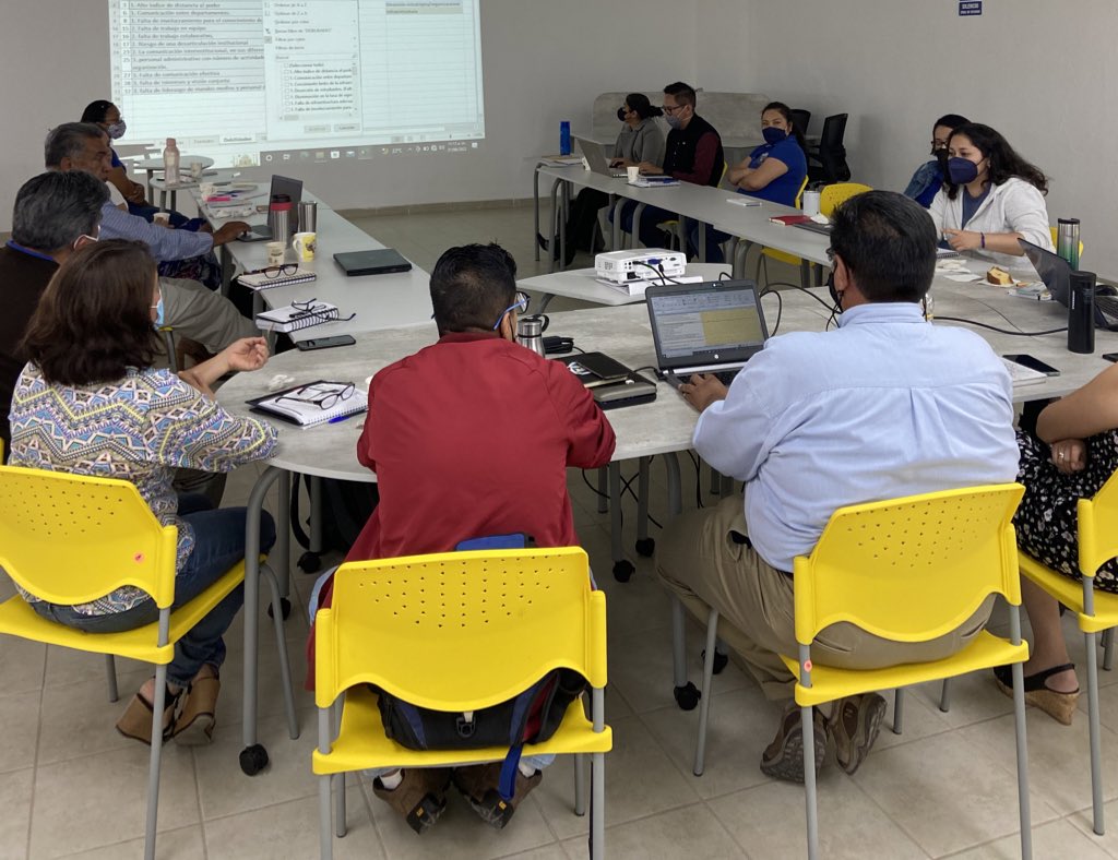 Trabajamos en equipo para hacer que el #TecGuanajuato sea cada día mejor