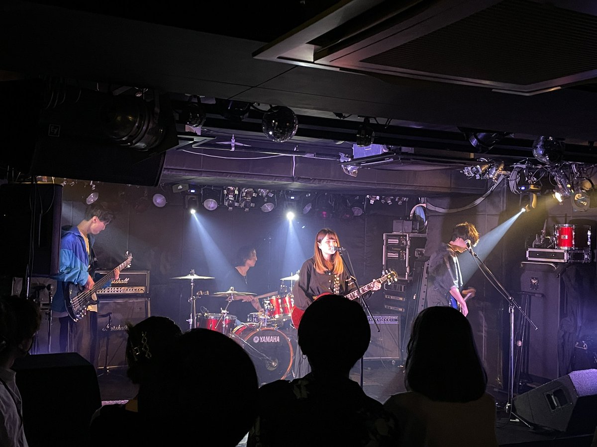 orangebandwagon's tweet photo. 3番手！！

こちらのバンドは僕たちが初めて外の箱でライブして以来ずっと仲良くしていただいている…

KUDOKI JAWSさん‼️
(@kudoki_jaws)

久しぶりのライブだったようですが、ブランクを一切感じさせない圧倒的なパフォーマンスでした！！
いつもありがとうございます^ ^ https://t.co/FaIirEbgYh