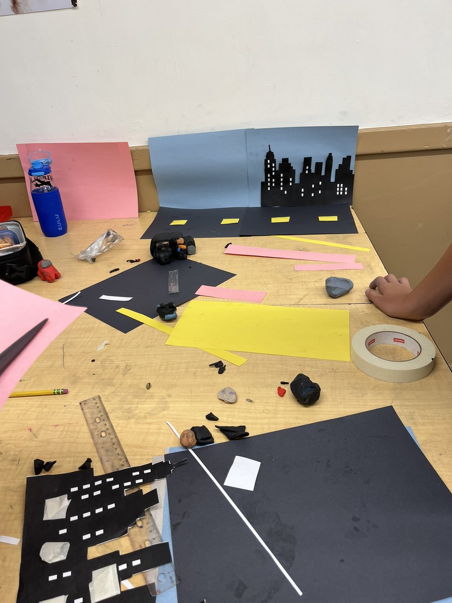 JoshLuna04's tweet photo. First day of Freeze Frame workshop. Students started by creating a script and now are working on clay characters and backdrops. #7oaks @WestStPaulScho1 https://t.co/aLN6WXDnMn
