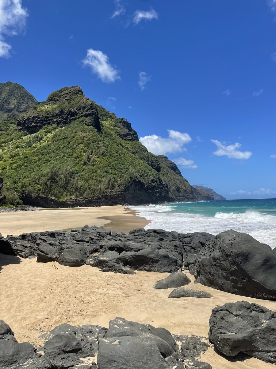 chrissyboltz's tweet photo. We hiked the Kalalau 2 mile trail to this beautiful secluded beach😍🏝🌊 #Kauaibeaches https://t.co/BzdfTlLVER