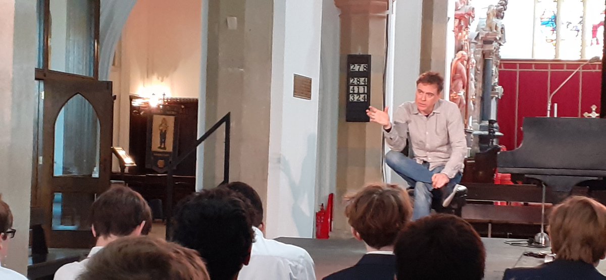 Year 9 and 10 GCSE students learning about Beethoven's Pathetique Sonata with internationally acclaimed pianist Paul Lewis. What a treat!