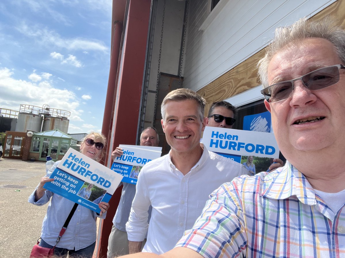 ☀️ More good conversations on doorsteps with @TivHonTories in beautiful Beer 🗳 On Thursday, voters in Tiverton & Honiton will be choosing their next MP to deal with the local issues that matter 🇬🇧 Local @Conservatives candidate Helen Hurford is the best person for that job!