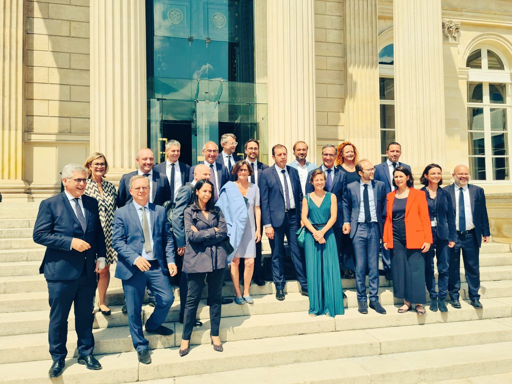 #AssembléeNationale. Jour de rentrée pour les 29 députés du nouveau groupe <a href="/HorizonsLeParti/">Horizons</a>.