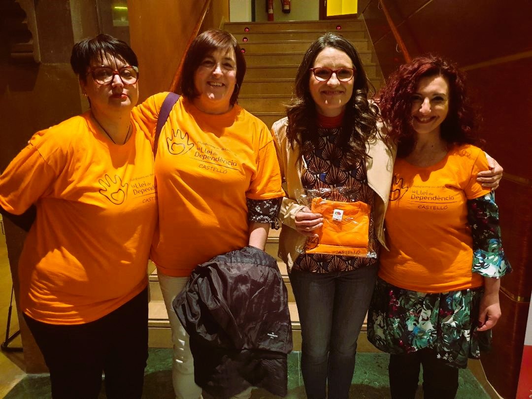 DependenciaCS's tweet photo. En tots aquests anys ens hem trobat amb una política honesta, treballadora, compromesa amb retornar els drets i la dignitat a les persones dependents i les seues famílies. Ara i sempre, GRÀCIES, .@monicaoltra 🧡 https://t.co/FnuRq7M8uC