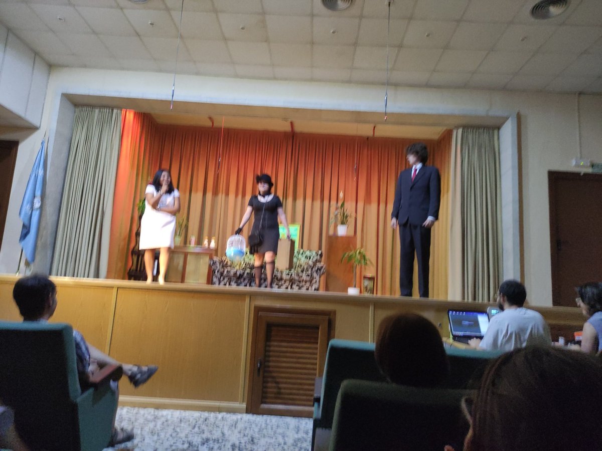 ARTESecm's tweet photo. Después de dos años, en el salón de actos de nuestro Colegio Natividad de Nuestra Señora RR. Calasancias @calasnatividad de @ecatolicmadrid, representan la obra
"Homenaje a Lina Morgan". Preparada por alumnos y profesora de asignatura teatro de 4º ESO Enhorabuena por el trabajo! https://t.co/k4XX7nRtRG