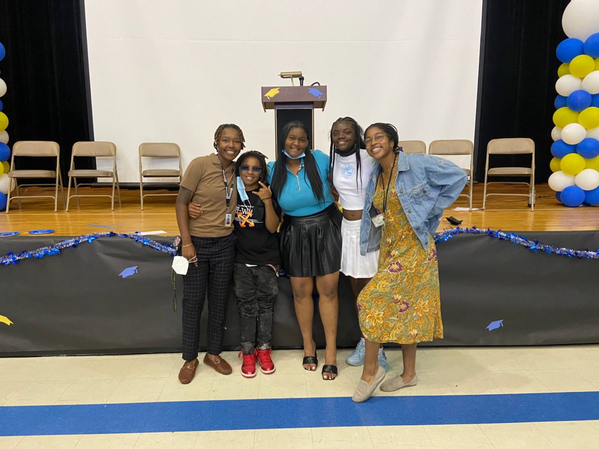 CoachFred8's tweet photo. My 8th graders only had the chance to play ๐ this year, This group of young women and men made me proud. They handled adversity well their future is very bright.@schulzeacademy thanks coach J & @CoachKayyyy #princess #Jamya #Regan #Jairon #Dre #Earloranda #Noah #Maurice #Jordan https://t.co/PHlFALmMuX