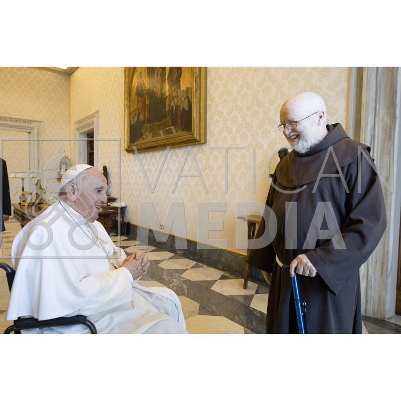 JamesMartinSJ's tweet photo. Dear friends: With the permission of Richard Rohr, OFM, and his team, I'm happy to share these first photos of Fr. Richard's meeting with the Holy Father yesterday in the Apostolic Palace. Photos of @Pontifex and @RichardRohrOFM courtesy of @VaticanNews https://t.co/xxZ6MHOpED