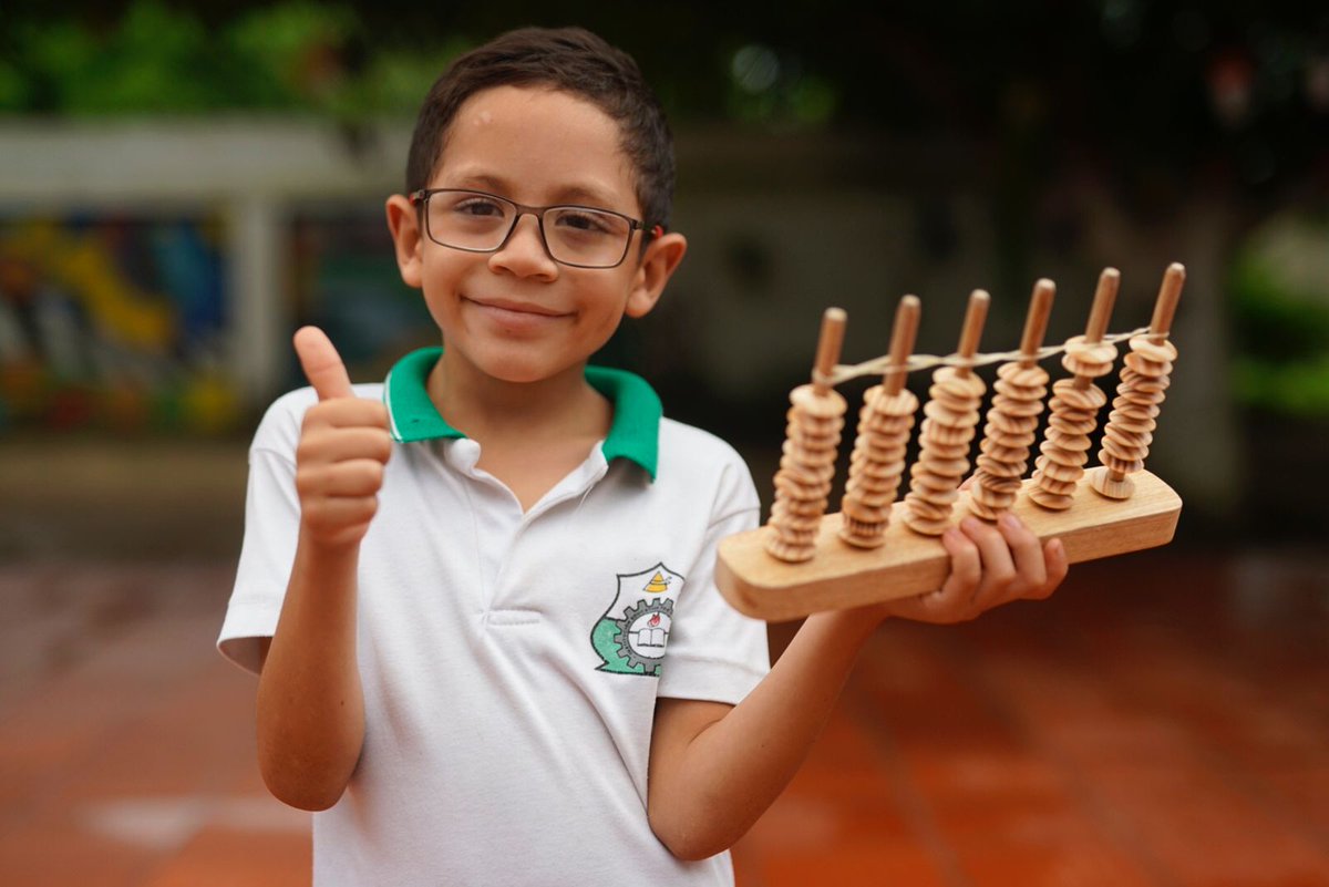 Hoy nuestros docentes de aula de los E.E que atienden estudiantes con discapacidad visual, recibieron capacitación sobre "Herramientas tiflotecnológicas en la educación de un estudiante ciego, con baja visión o sordoceguera como ajuste razonable" con el apoyo de <a href="/Fundaveorg/">Fundave</a> 🙋🏿‍♂️☑️