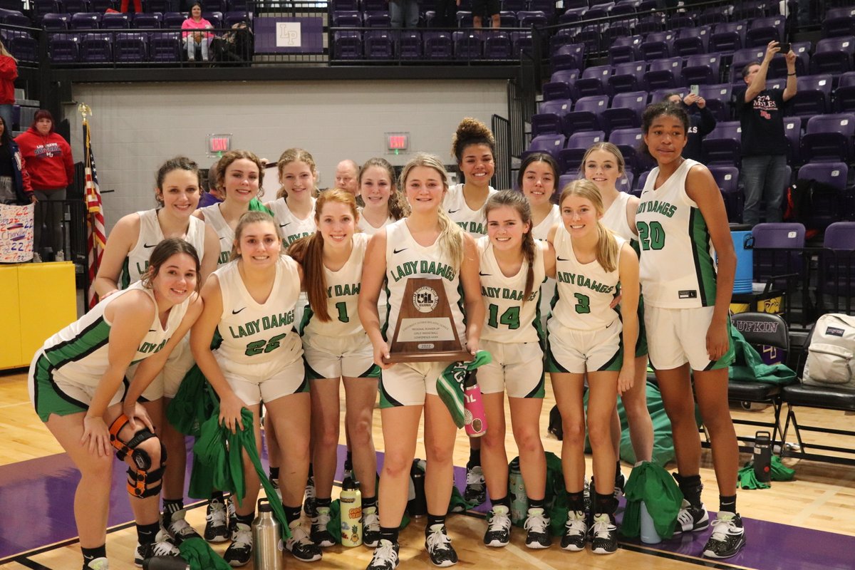 fierrojennifer's tweet photo. A sports year for @BurnetAthletics means great finishes in the Lone Star Cup and the Bulldog Cup!!! @Lady_Dawg_Bball @HighBurnet @BurnetSoccer @brwood1988 @coachbenspeer @coachmcintosh92 @hudsonjamesben1 
 
https://t.co/mLHCXNabL8 https://t.co/cyOmne0dKL