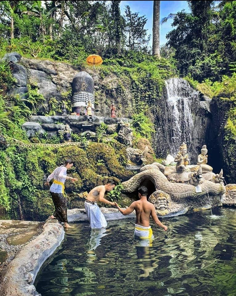 LostTemple7's tweet photo. Somewhere deep inside a jungle in Bali.... https://t.co/ObOM1Fht7c