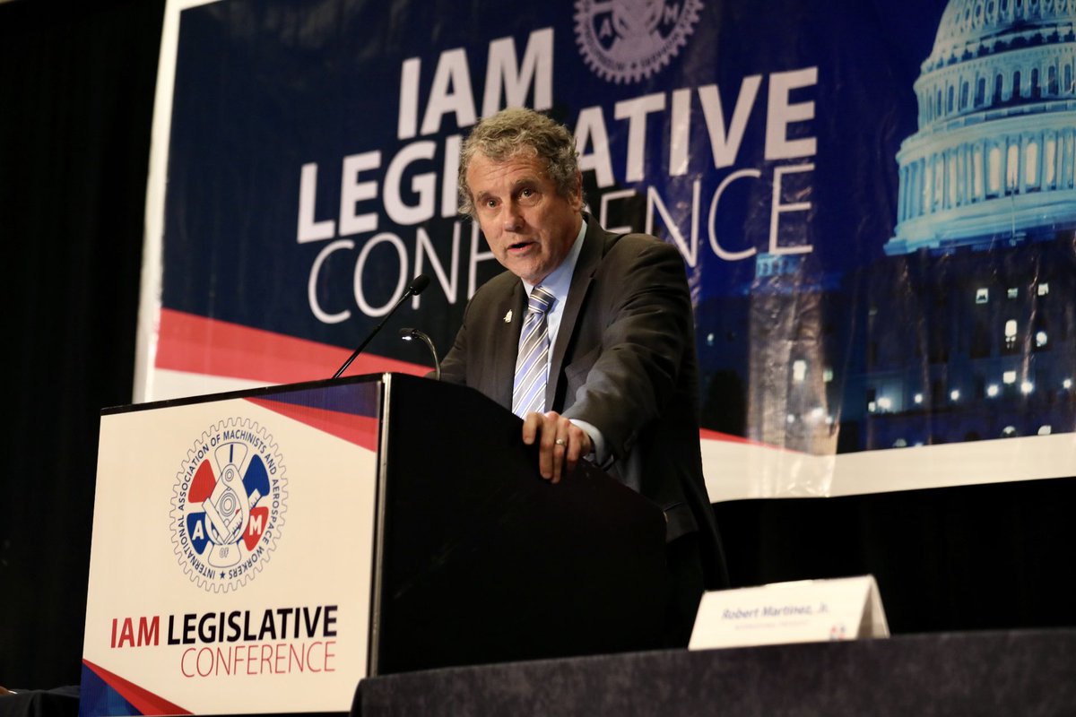 IAM_Union's tweet photo. “I’ve seen more and more men and women behind the trade union movement than I’ve seen in my life … the #Machinists are leading some of the most innovative approaches in apprenticeships.“ - @SenSherrodBrown at #IAMLegConf https://t.co/43zoeG905W
