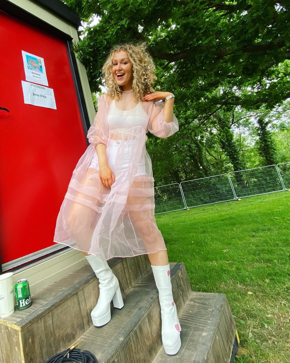 JessFitz__'s tweet photo. Aaand back to reality today after playing my first ever festival at the weekend… thank u @IsleOfWightFest you were a dream 💗🪩 

Can I come back next year? 🙏🏻✨ https://t.co/zanSizImPn