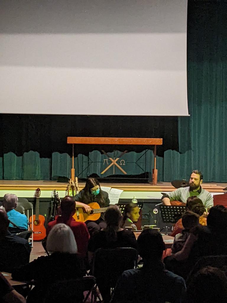 miss_mcleary's tweet photo. @StMungosFalkirk What a lovely lullaby from Maria on the guitar 🌟 https://t.co/AoNPk5aUPP