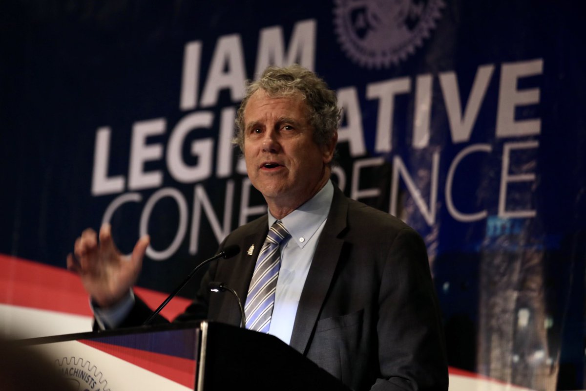 IAM_Union's tweet photo. “We can’t forget about workers being at the center of our economic policy. When you love this country, you fight for the people who make it work.” - @SenSherrodBrown at #IAMLegConf https://t.co/1TgPyz9xJI