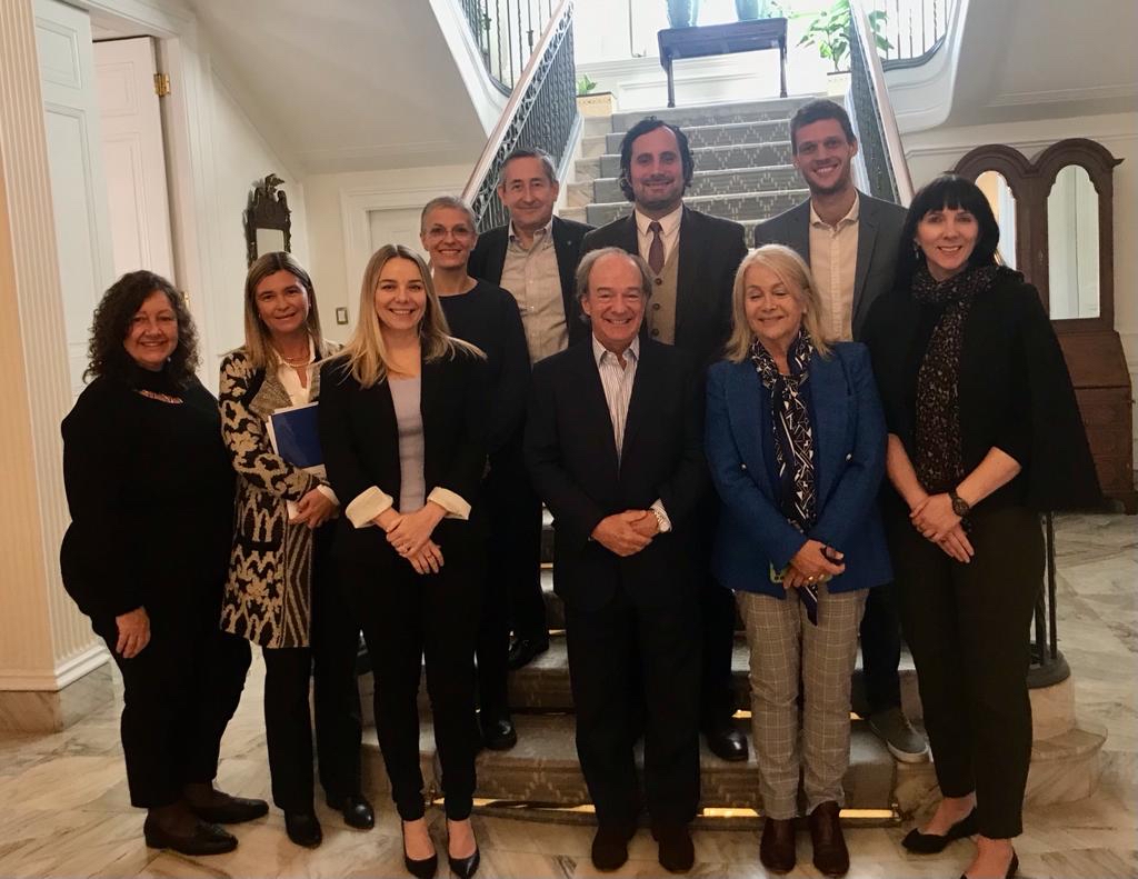 FulbrightUY's tweet photo. En la reunión de hoy del consejo directivo de Fulbright despedimos a las autoridades Jackie Mourot y Heather Murphy. Les agradecemos por el apoyo al programa. También dimos la bienvenida a la nueva Deputy Public Affairs Officer Lauren Holt https://t.co/4c9UE1RJje
