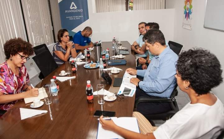 afeblese's tweet photo. Ayer intercambiamos con @Avangenio, Mipyme Cubana que aporta al desarrollo de #Cuba y a la #TransformaciónDigital. Excelentes proyecciones, experiencias y sobre todo excelente calidad humana. De conjunto con la @UnindeInformti1 #UICCuba haremos mucho. @GReyesCuba @Ernesto_RHdez https://t.co/oXJQP3Ldxo