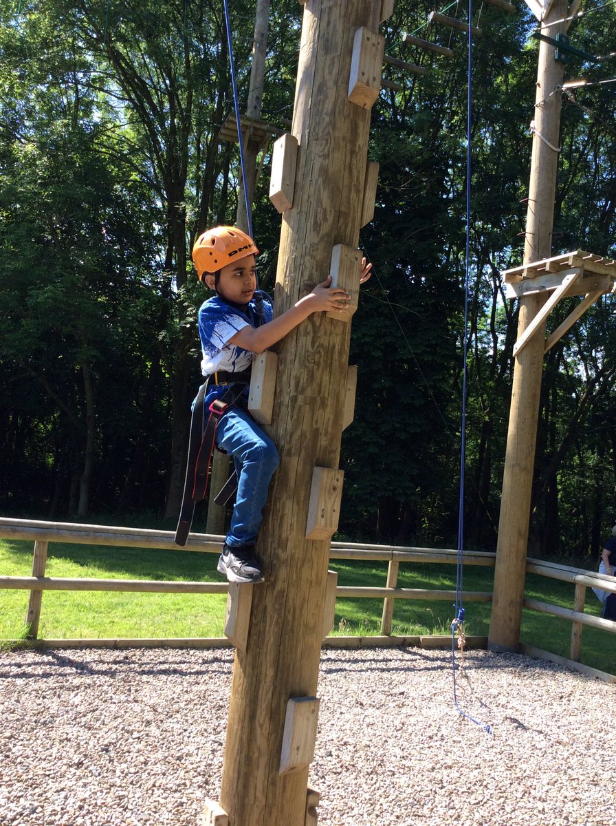 3jClass's tweet photo. Group 1 mastering the quad pole this morning! 💪@somerville_pri https://t.co/3cWjQsLRtl
