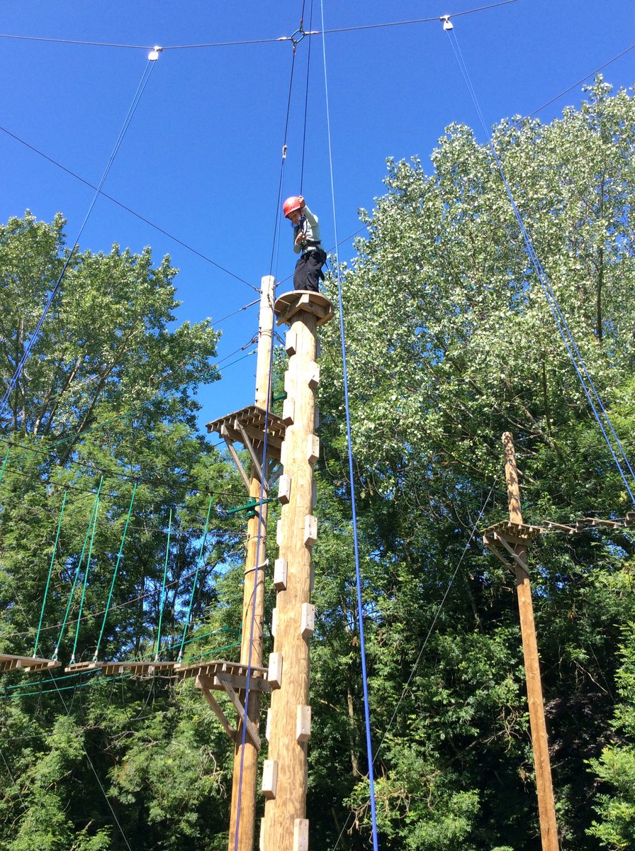 3jClass's tweet photo. Group 1 mastering the quad pole this morning! 💪@somerville_pri https://t.co/3cWjQsLRtl