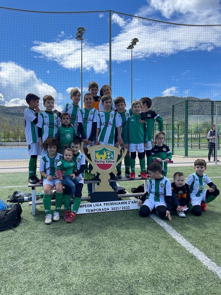 Gràcies a <a href="/JuegoDiversion/">Recreativos Saetabis</a> , cos tècnic, jugadors i familiars per poder fer possible aquesta temporada 2021-2022 dels nostres prebenjamins de Segon Any💚🤍
Fins l’any que ve!! 
#SomRacing #SomXàtiva