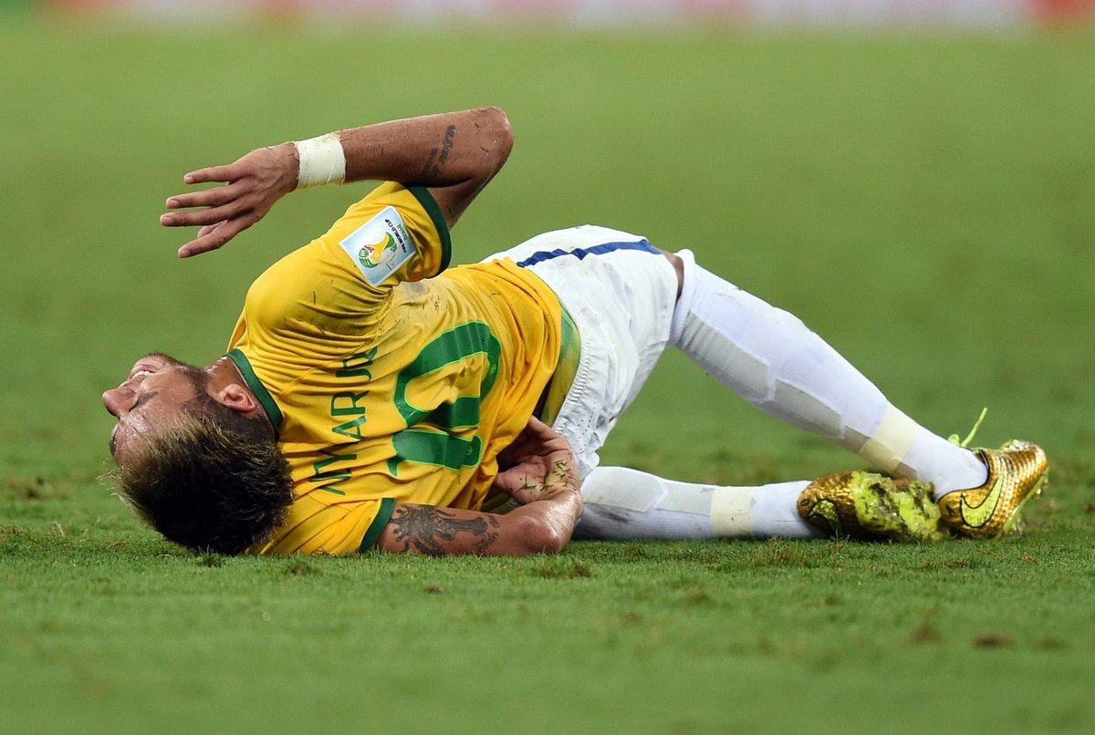 NeyProp10's tweet photo. Neymar was 2cm close to being paralysed by that horrific injury in 2014, he then goes on to win the UCL with barcelona a year after that. This isn’t talked about enough. 

What a redemption season for him. 🇧🇷🔥 https://t.co/KBdydzwjuD
