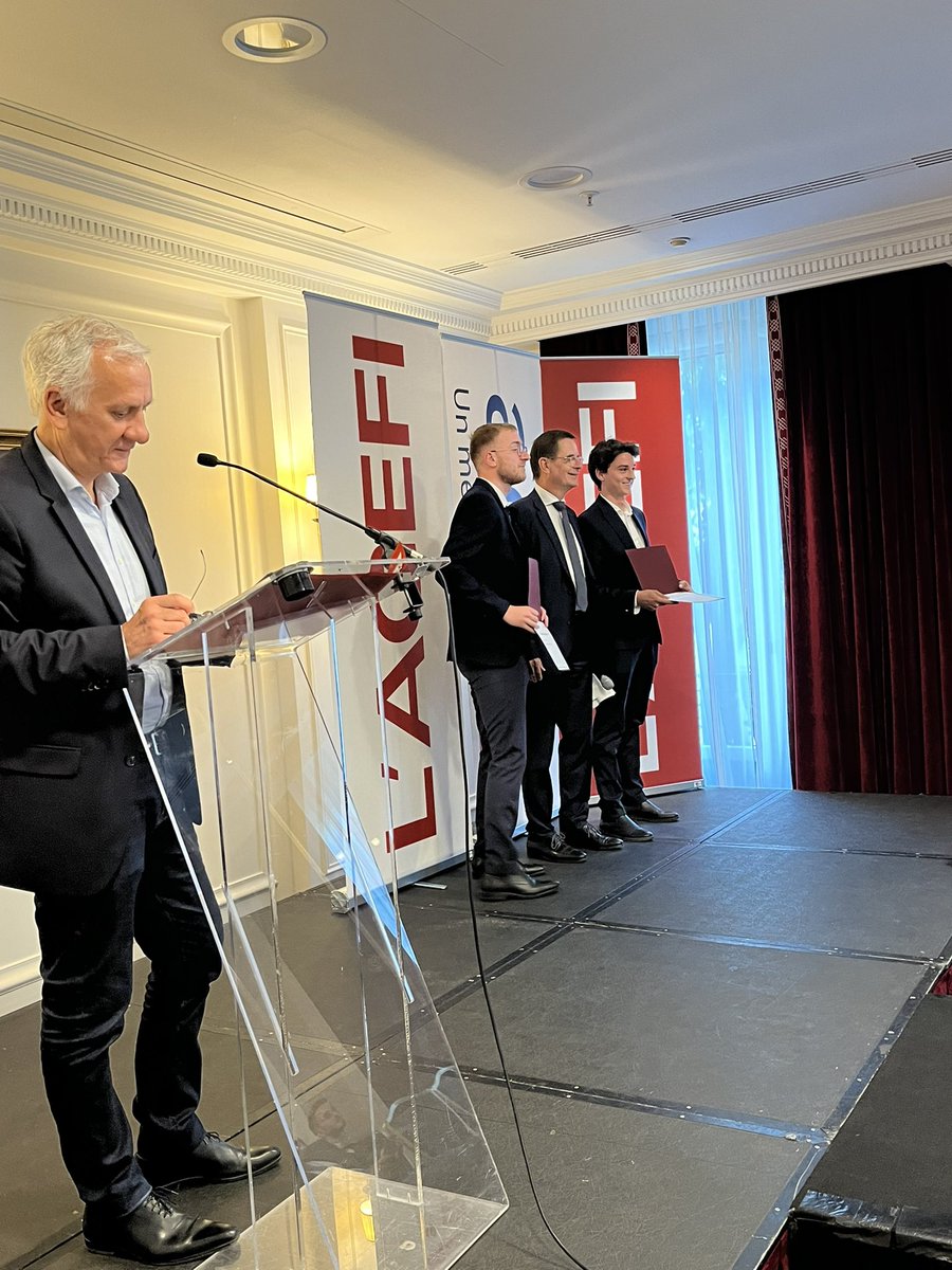 AgefiEvents's tweet photo. #GPPJD
Le 3e ex aequo prix du « Grand Prix de l’Ingénierie » est décerné aux étudiants du Master 2 – Conseil et Ingénierie Patrimoine de l’@IAEnantes https://t.co/6EP63rzsz0