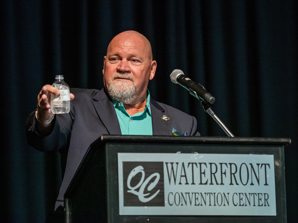 JDCLASSIC's tweet photo. We had a great time last night with 900+ of our favorite people - our VOLUNTEERS! Thanks to @smartlexusqc, Expressions Jewelers and @nothingbundt for hosting a great evening at the Waterfront Convention Center!

Special congrats to our very deserving award winners! https://t.co/8ScizjR1nI
