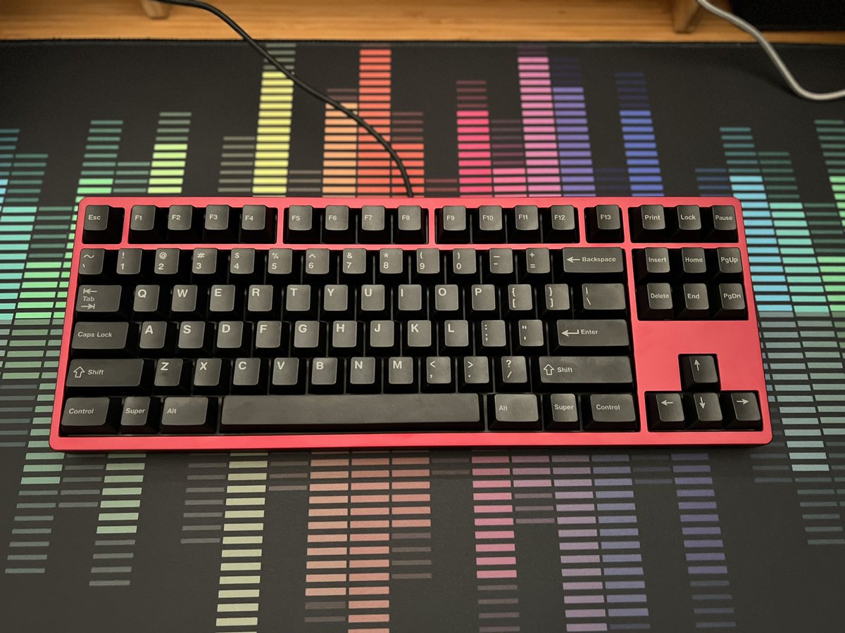 chrisvisser's tweet photo. Latest board:
KBDFans Tiger80 in Burgundy
Gateron Oil Kings
NovelKeys Cherry Charcoal https://t.co/MAunLncc64