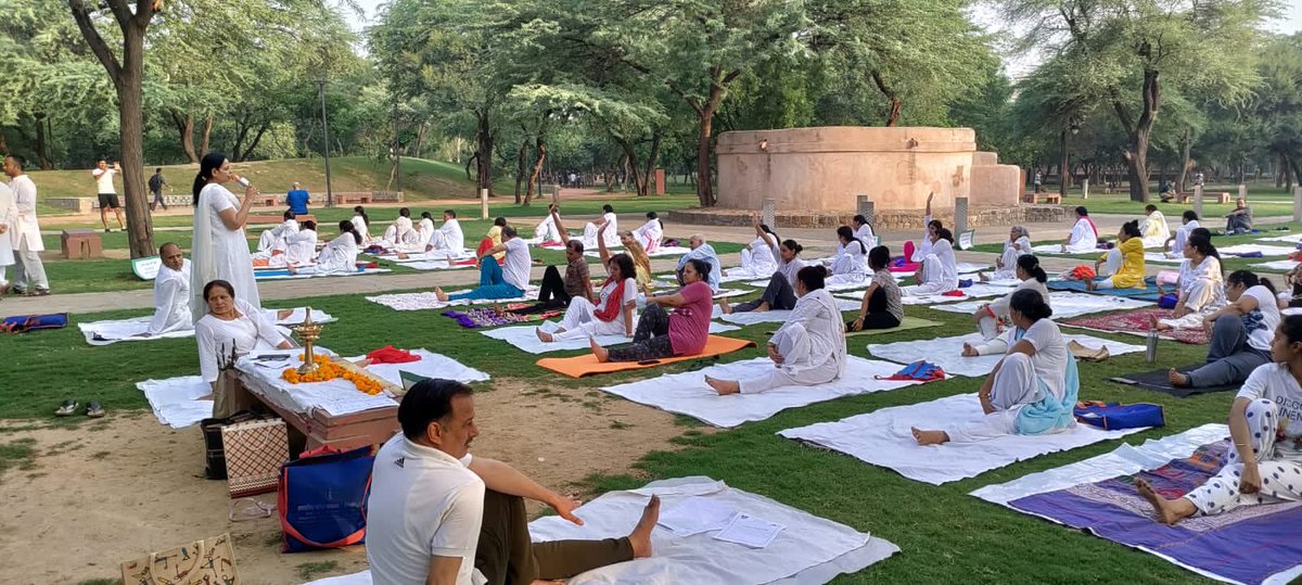 ManishSDMC's tweet photo. योग प्रकृति का वरदान है, जिसने अपना लिया वो महान है |
आज 8वे “विश्व योग दिवस” के अवसर पर योग किया |
योग आज हमारे लिए केवल #Part_of_Life नहीं, बल्कि योग #Way_of_Life लाइफ बन रहा है।
हम कितने भी तनावपूर्ण माहौल में क्यों न हों, योग हमें शान्ति देता है।
#InternationalDayOfYoga https://t.co/Cqi5wnaHat