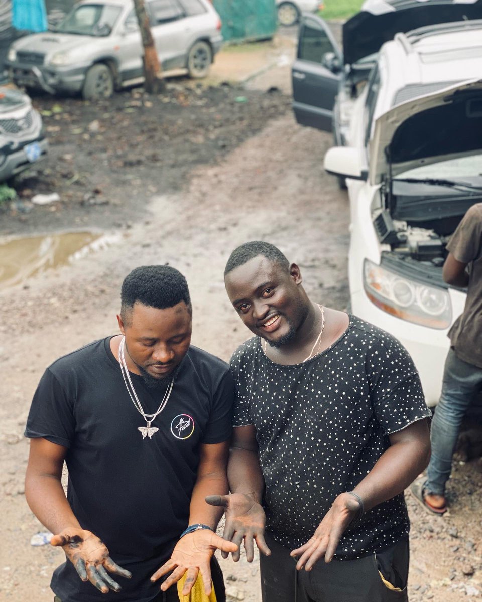 PASCAL_YK's tweet photo. New hustle alert. 🚨 

Small time you no go need for go garage again. Just tap me, I pull-up with ma geng wu brush ya jap for ya front door. 😤💪🏽 https://t.co/s9SeBpWx1s