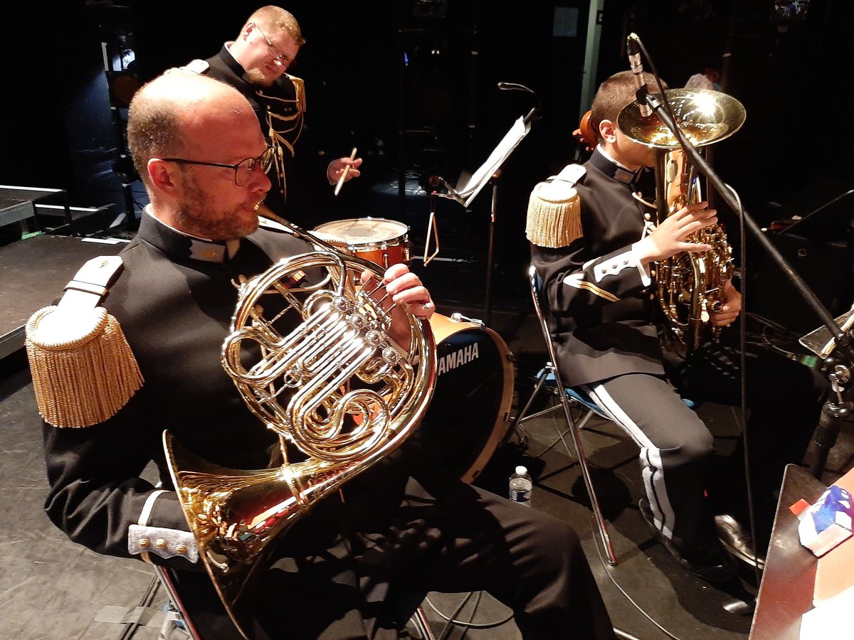 MusTrans35's tweet image. Ce soir aura lieu à #Rennes (salle du Triangle) notre dernier concert de notre tournée avec nos partenariats classes de défense.
Nous en profitons pour souhaiter une bonne fête à tous les musiciennes, musiciens et amoureux de la musique. 🎶